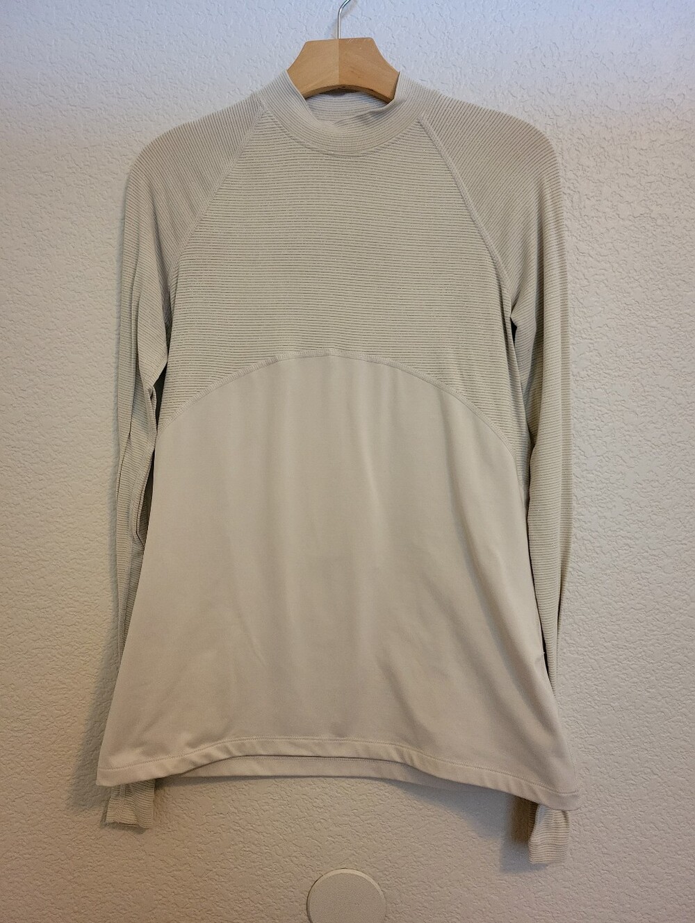 Nike Performance Pre-owned Sports T-shirt - off-white Dri Fit Size M
